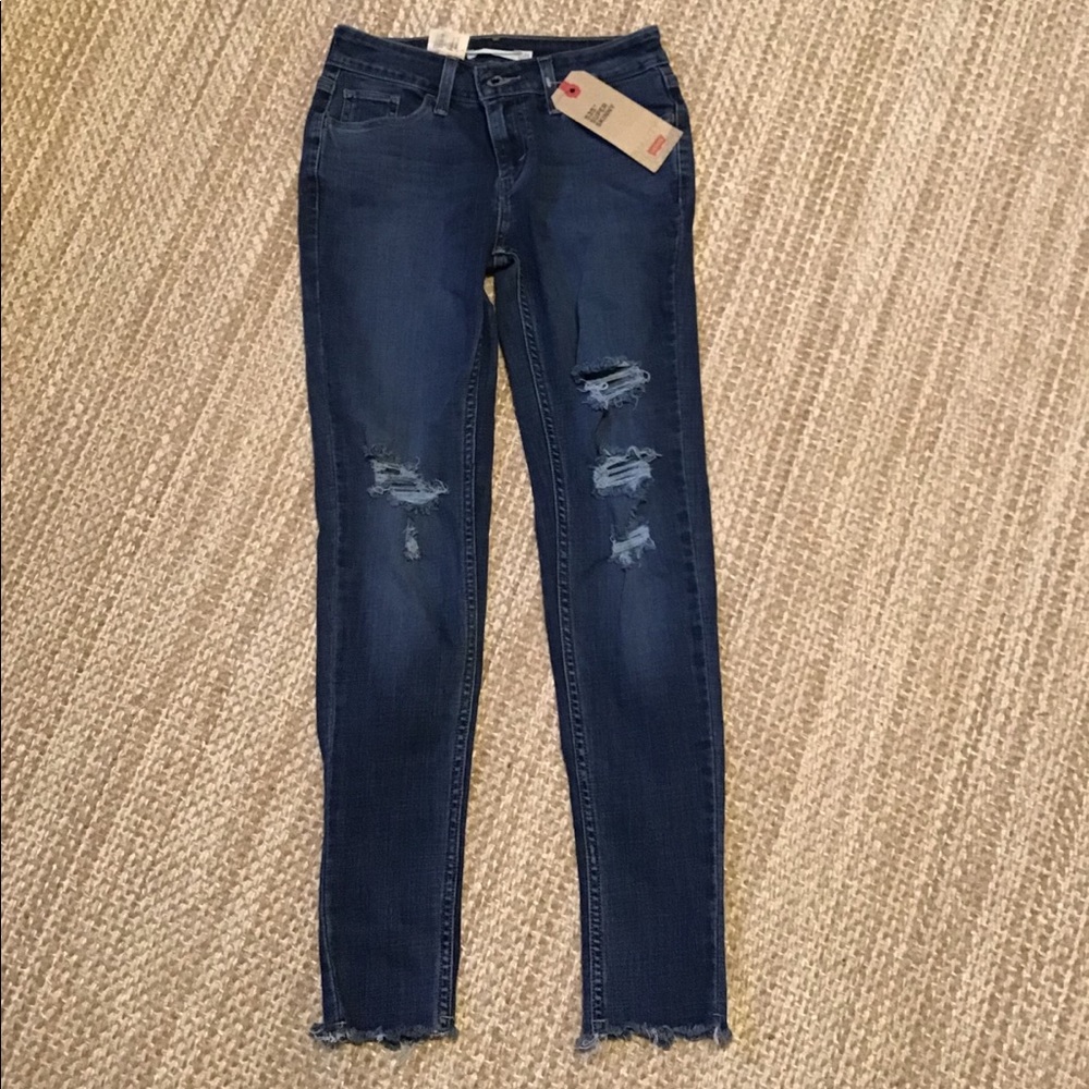 Levi ripped ankle jeans